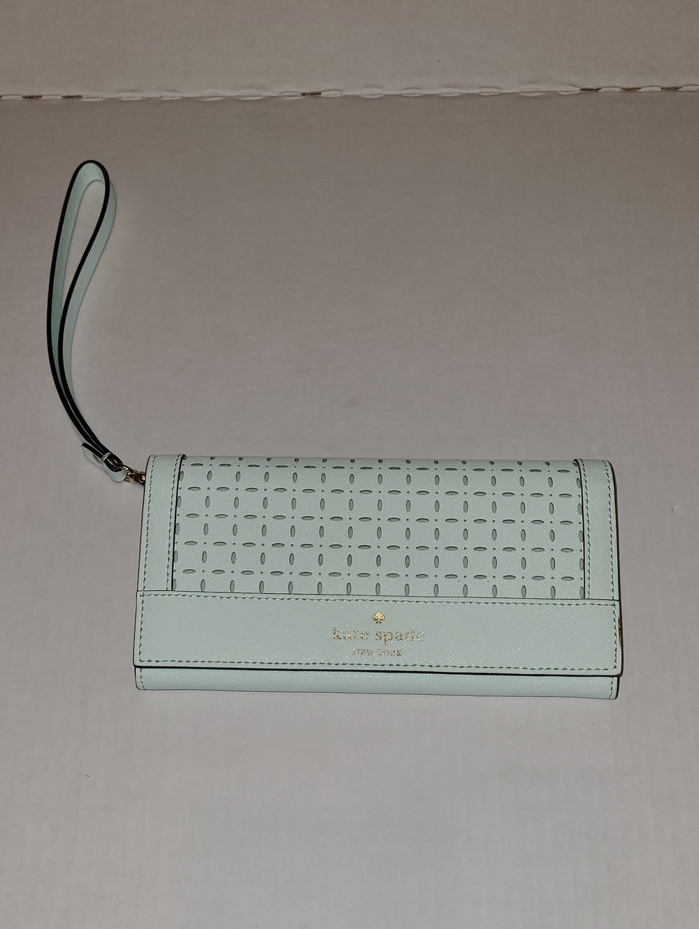 KATE SPADE WRISTLET WALLET MINT GREEN GOLD INSIDE LINING.
